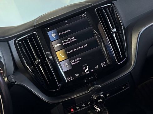 Used 2018 Volvo XC60 T5 Momentum w/ Convenience Package image 15