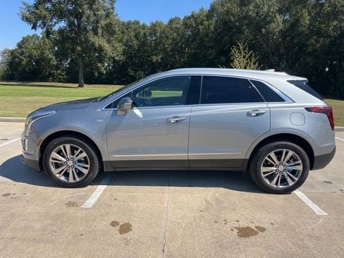 Certified 2025 Cadillac XT5 Premium Luxury image 2