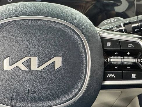 New 2026 Kia Carnival EX FWD image 25