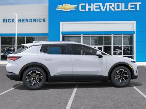New 2026 Chevrolet Equinox EV LT AWD/4WD image 7
