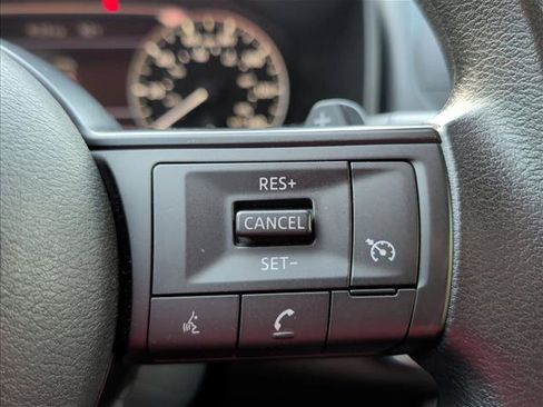 Used 2024 Nissan Rogue S AWD/4WD image 12