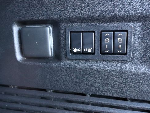 Used 2021 Chevrolet Tahoe Z71 w/ Z71 Signature Package image 24