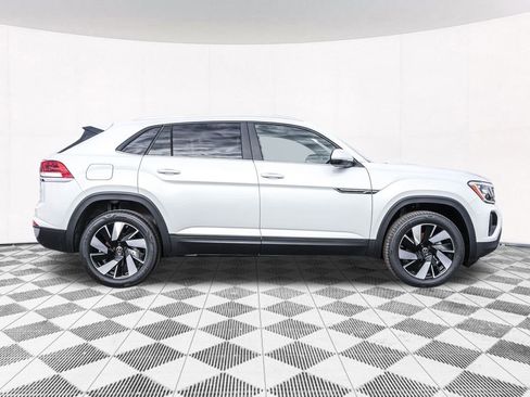 New 2026 Volkswagen Atlas Cross Sport SE FWD image 13