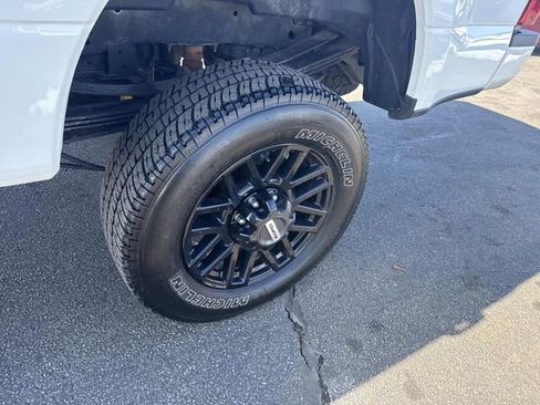 Used 2022 Ford F350 Lariat w/ Black Appearance Package image 15