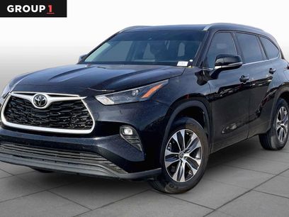 Used 2023 Toyota Highlander XLE