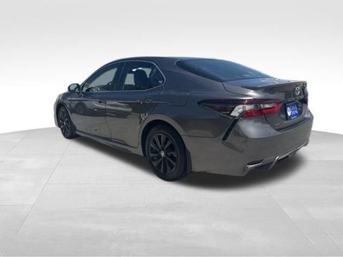 Used 2024 Toyota Camry SE FWD image 3
