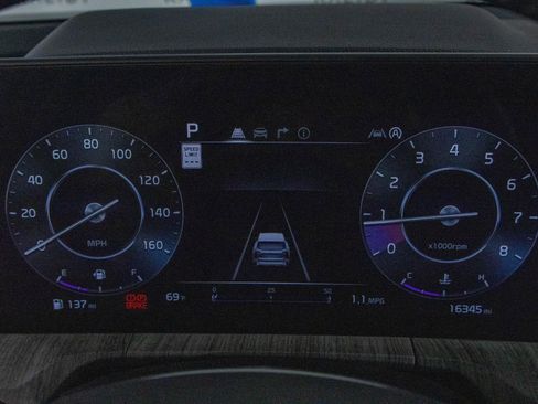 Used 2025 Kia Telluride SX image 17