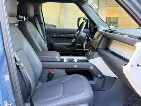 New 2026 Land Rover Defender 110 X-Dynamic SE AWD/4WD image 31