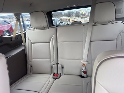 Used 2023 GMC Yukon XL Denali AWD/4WD image 14