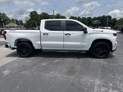 Used 2022 Chevrolet Silverado 1500 Custom w/ LPO, Blackout Package AWD/4WD image 9