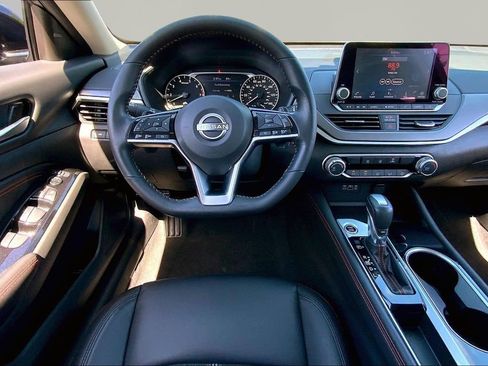 Used 2023 Nissan Altima 2.5 SR FWD image 8