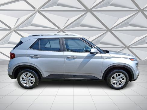 Used 2020 Hyundai Venue SEL image 12