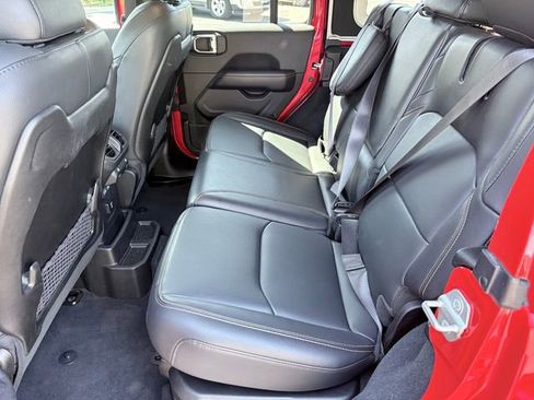Used 2024 Jeep Wrangler Unlimited Sahara w/ Technology Group AWD/4WD image 9