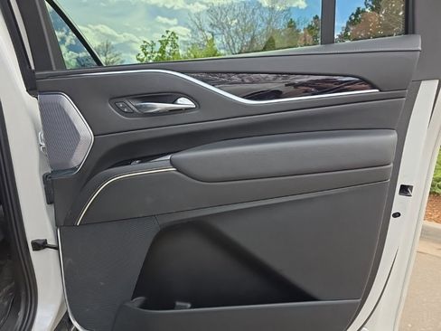 Certified 2023 Cadillac Escalade ESV V image 22