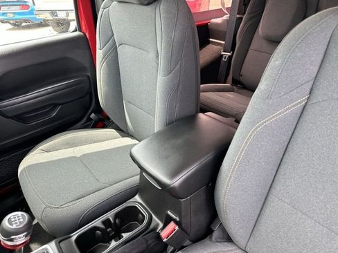 Used 2025 Jeep Wrangler Sport AWD/4WD image 23