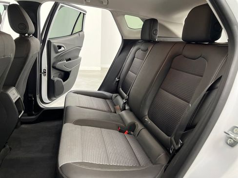 Used 2025 Chevrolet Trax LT w/ LT Convenience Package image 13