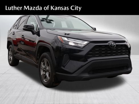 Used 2025 Toyota RAV4 XLE AWD/4WD image 1