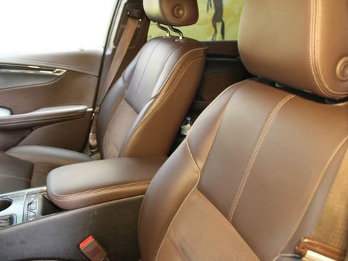Used 2015 Chevrolet Impala LT FWD image 16