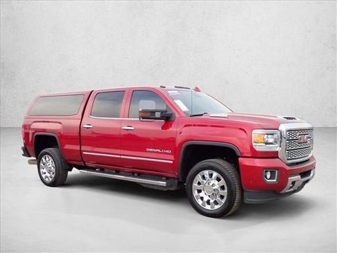 Used 2018 GMC Sierra 2500 Denali w/ Duramax Plus Package AWD/4WD image 6