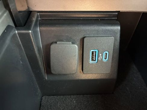 Used 2022 Ford Explorer XLT w/ Equipment Group 202A image 38