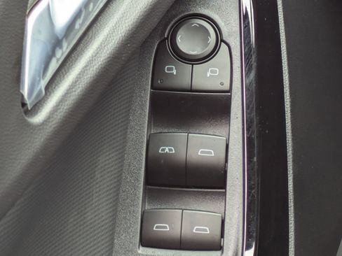 New 2026 Chevrolet Equinox LT w/ Convenience Package II image 30