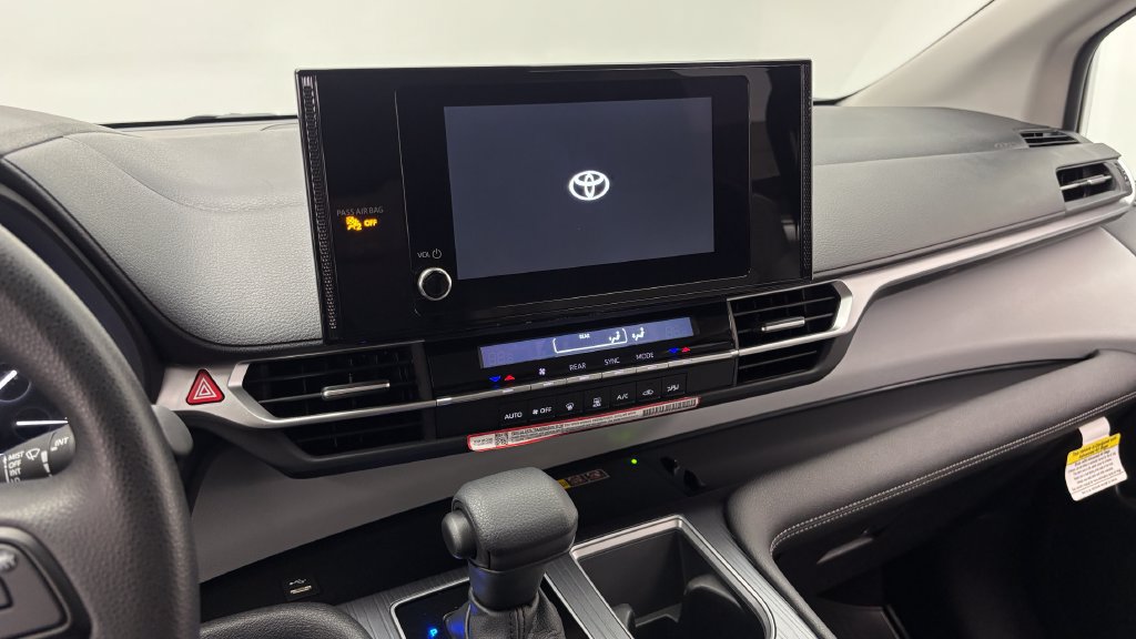 Certified 2026 Toyota Sienna LE FWD image 21
