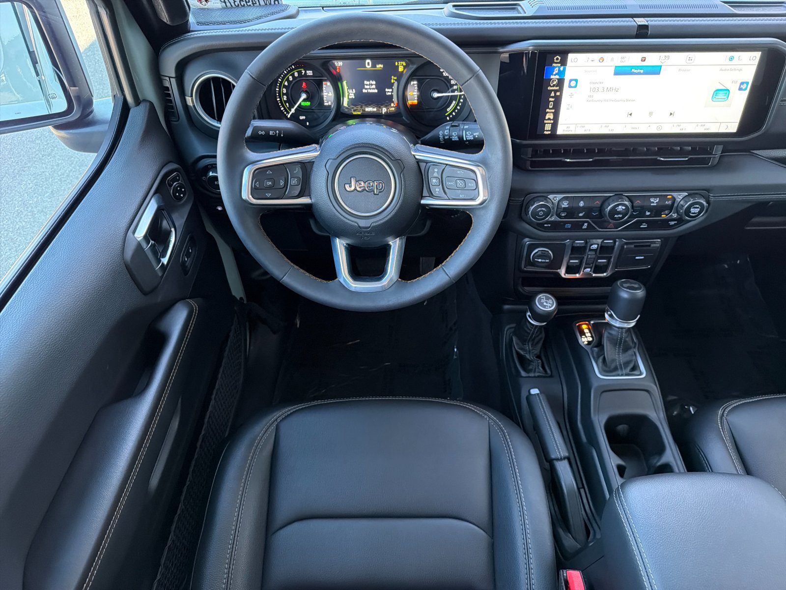 Used 2024 Jeep Wrangler Unlimited Sahara w/ Technology Group AWD/4WD image 16