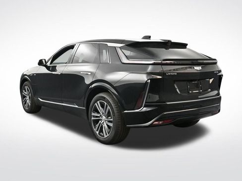 Used 2025 Cadillac Lyriq Luxury AWD/4WD image 3