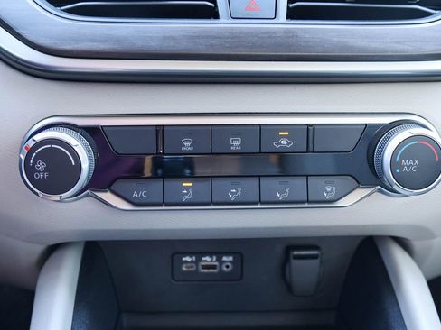 Used 2025 Nissan Altima 2.5 SV FWD image 21