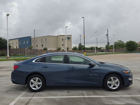 Used 2024 Chevrolet Malibu LT FWD image 2