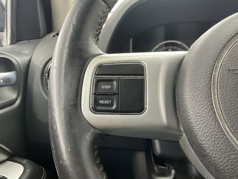 Used 2017 Jeep Compass Latitude image 16