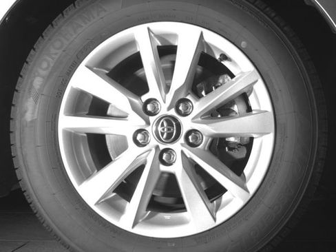 Used 2025 Toyota Camry LE FWD image 11