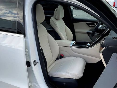 Used 2024 Mercedes-Benz GLC 300 4MATIC image 31
