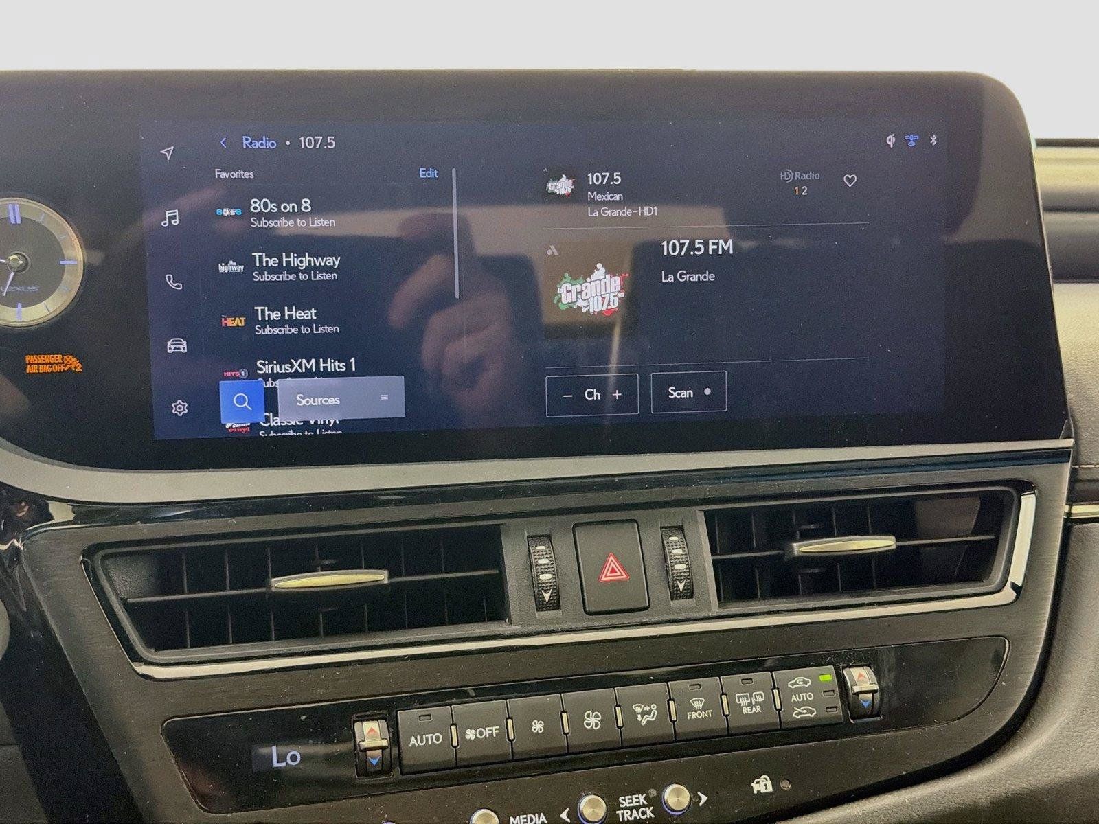 Used 2023 Lexus ES 300h Ultra Luxury w/ Accessory Package (Z2) FWD image 15