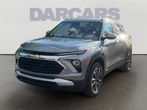 Used 2025 Chevrolet TrailBlazer LT AWD/4WD image 3