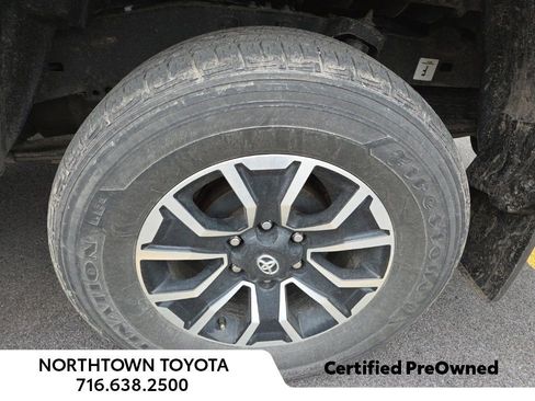 Used 2022 Toyota Tacoma TRD Sport image 7