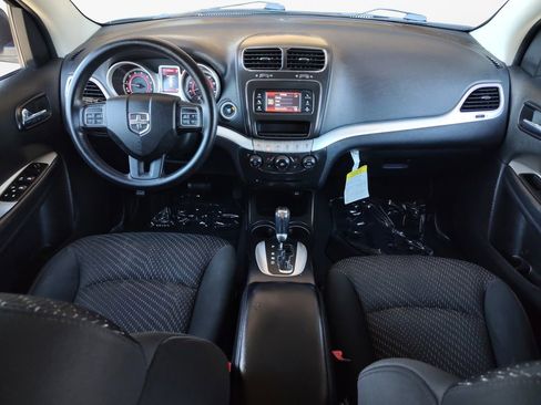 Used 2011 Dodge Journey Mainstreet w/ Flexible Seating Group image 3