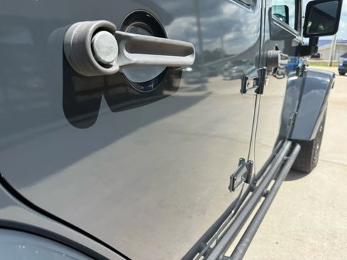 Used 2017 Jeep Wrangler Unlimited Rubicon image 59