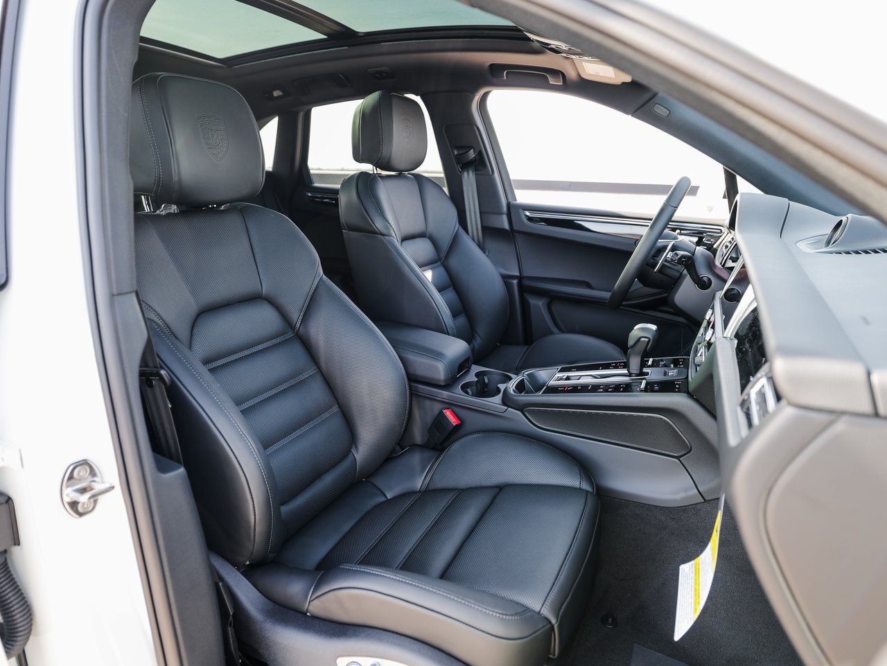 Certified 2026 Porsche Macan AWD/4WD image 29