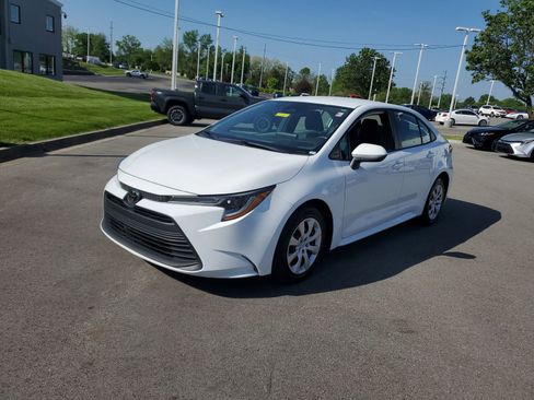 Certified 2024 Toyota Corolla LE FWD image 2