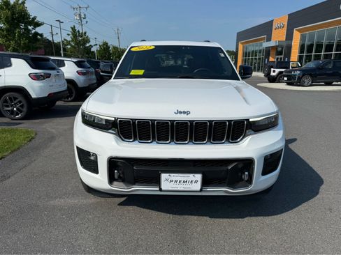 Used 2022 Jeep Grand Cherokee Overland w/ Luxury Tech Group IV AWD/4WD image 2