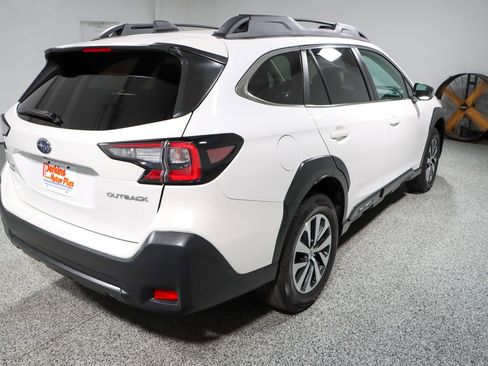 Used 2024 Subaru Outback Premium AWD/4WD image 7