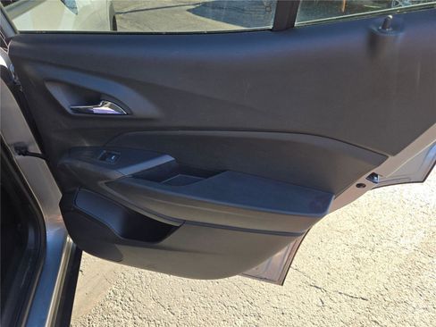 Used 2024 Chevrolet Trax RS w/ Sunroof Package image 9