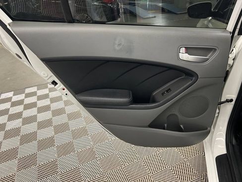 Used 2017 Kia Forte LX FWD image 17