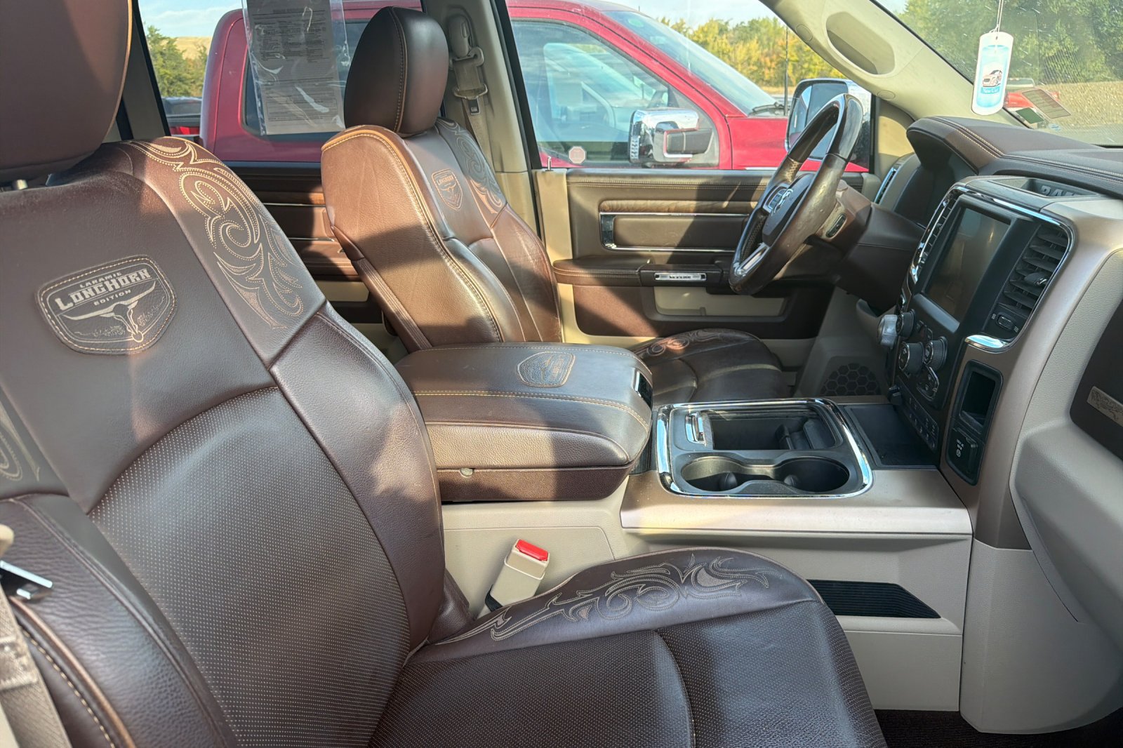 Used 2016 RAM 1500 Laramie Longhorn AWD/4WD image 3