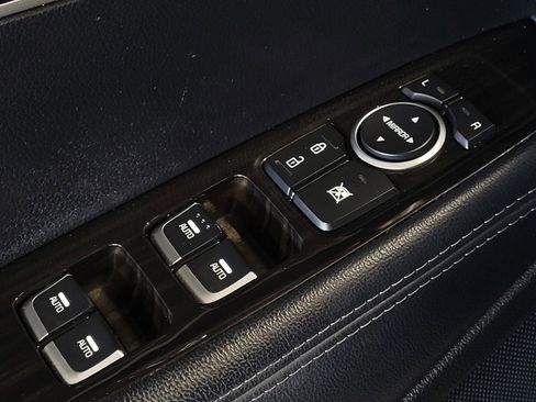 Used 2019 Kia Sorento S FWD image 27