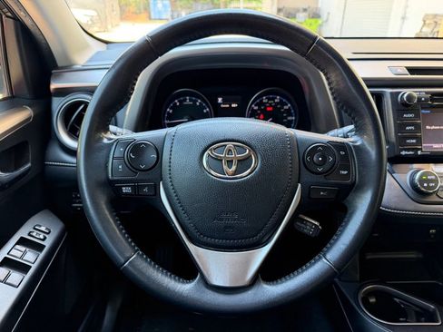 Used 2018 Toyota RAV4 XLE FWD image 11
