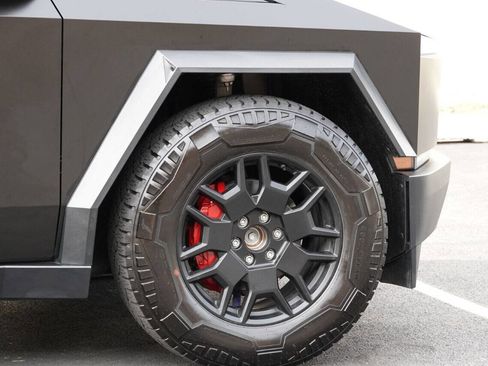 Used 2024 Tesla Cybertruck AWD Crew Cab image 58