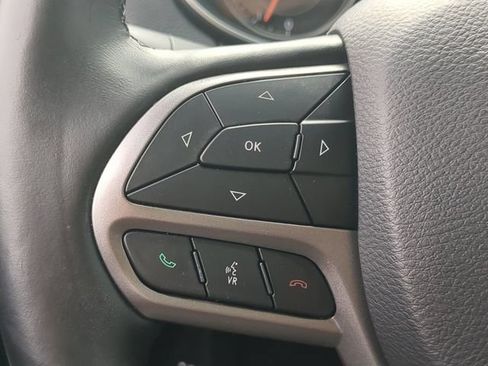 Used 2019 Jeep Cherokee Limited FWD image 24