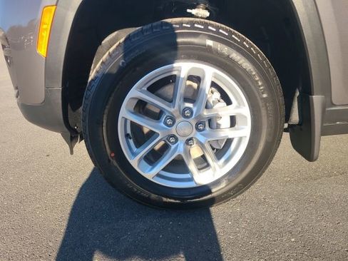 New 2025 Jeep Grand Cherokee Laredo X w/ Luxury Tech Group I image 9